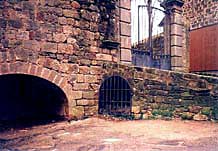 Entry of the aqueduct in the park of the castle